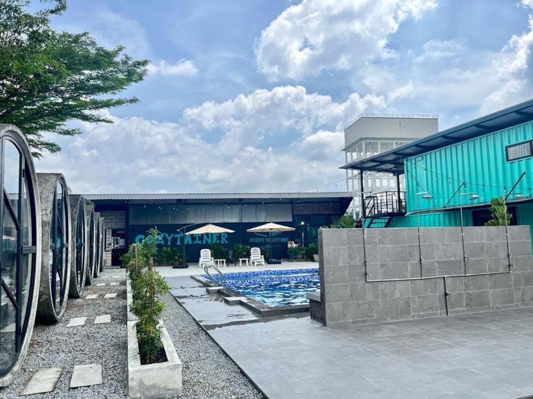 Hotel The Cozytainer Taiping Exterior foto