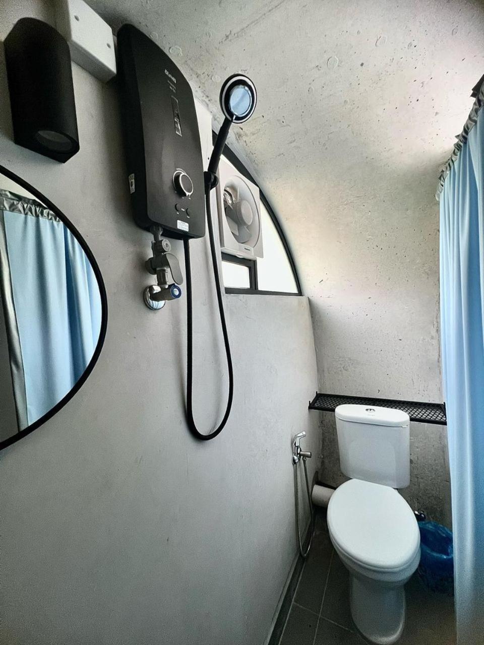 Hotel The Cozytainer Taiping Exterior foto