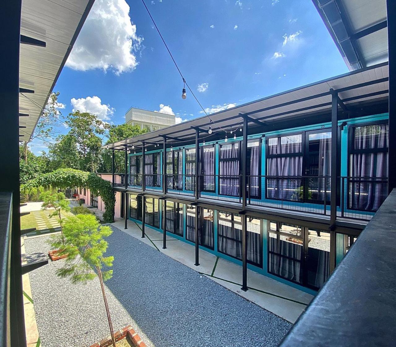 Hotel The Cozytainer Taiping Exterior foto