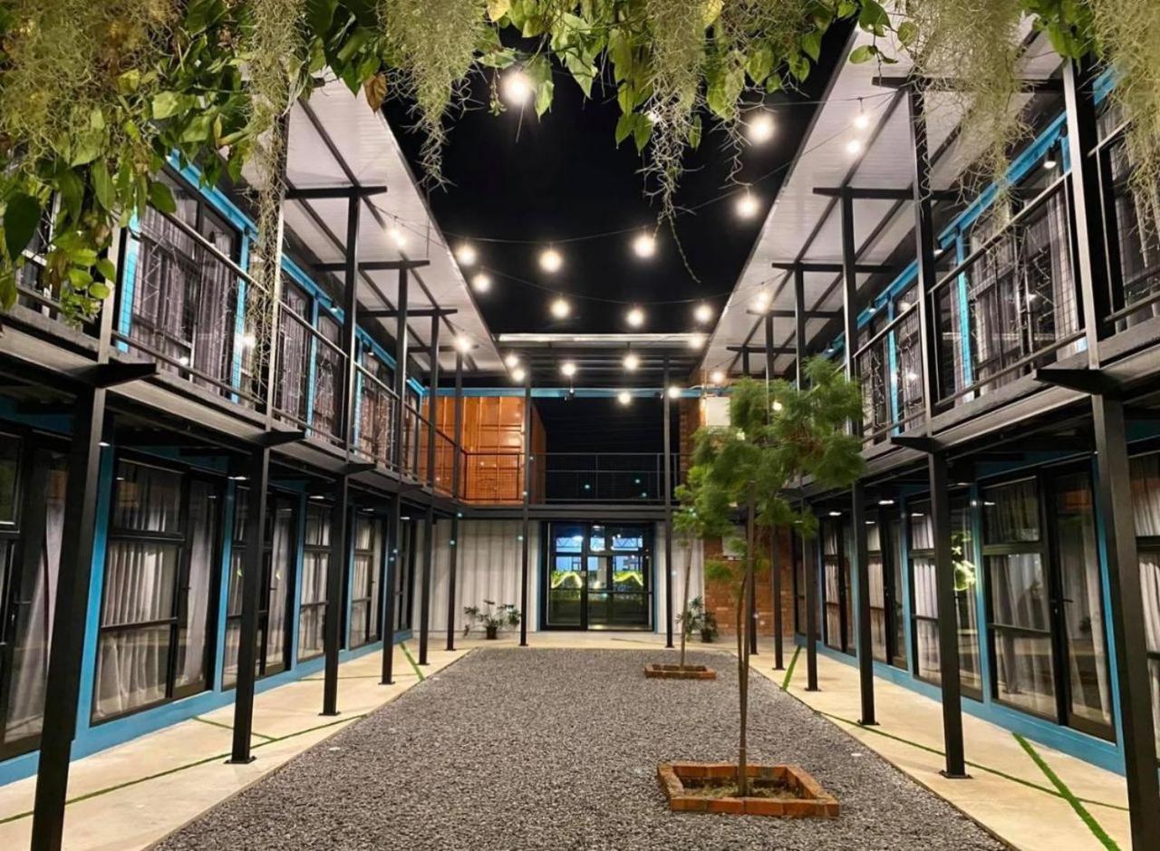 Hotel The Cozytainer Taiping Exterior foto
